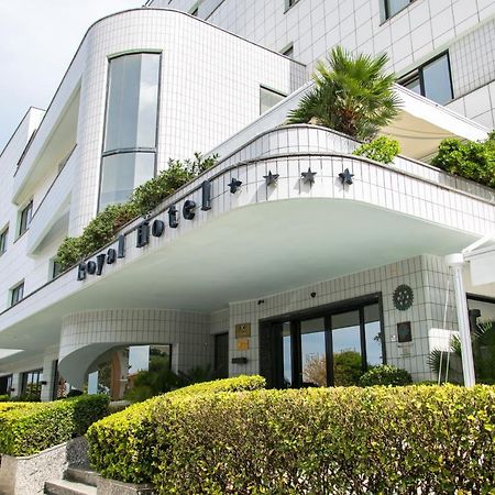 Hotel Royal Фермо Экстерьер фото