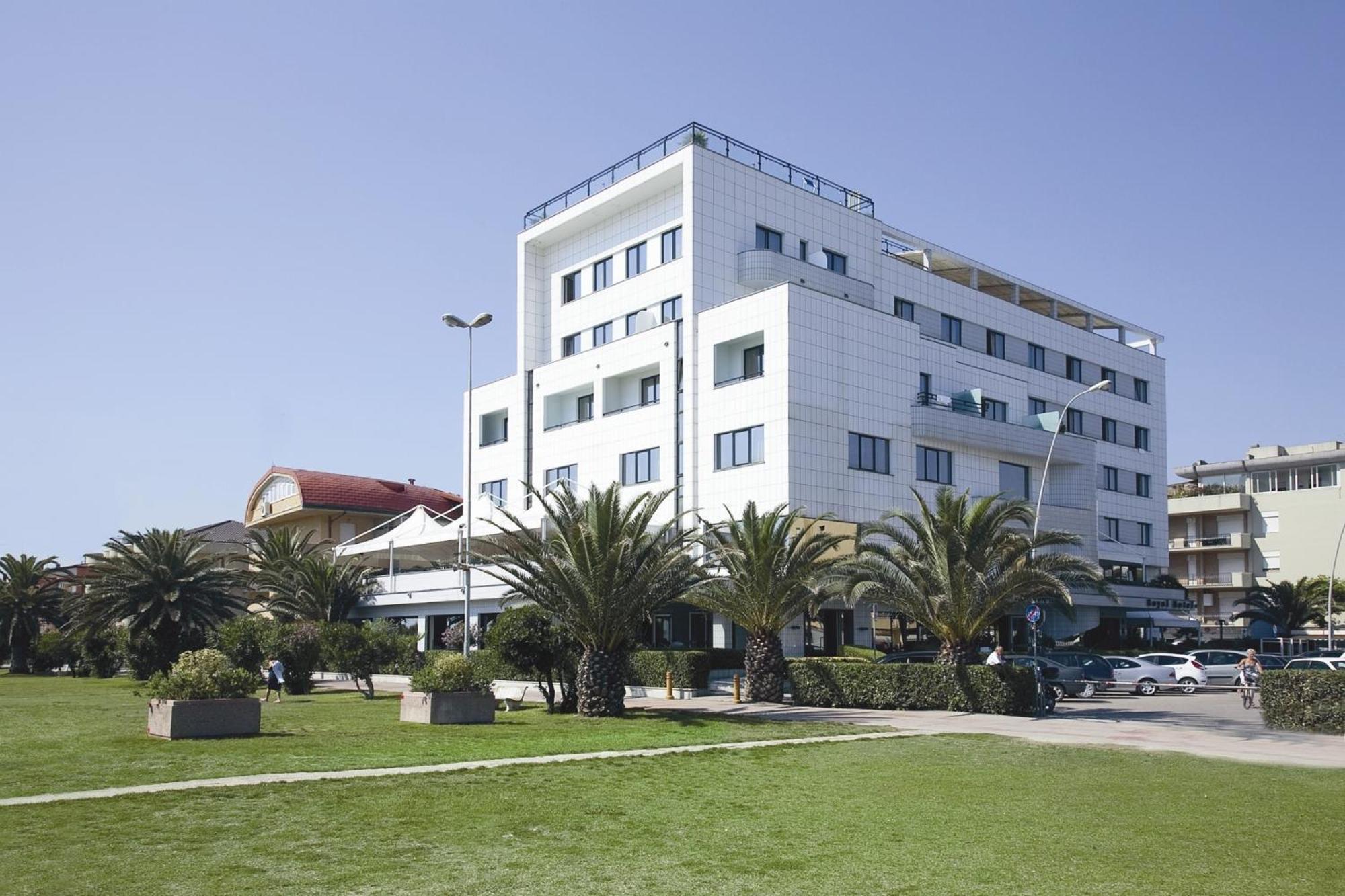 Hotel Royal Фермо Экстерьер фото