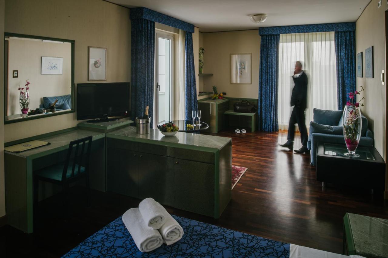 Hotel Royal Фермо Экстерьер фото