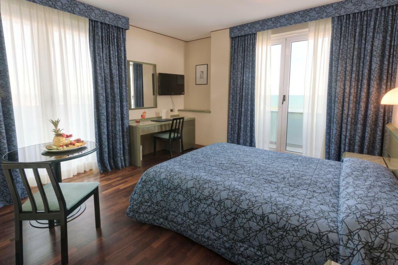 Hotel Royal Фермо Экстерьер фото