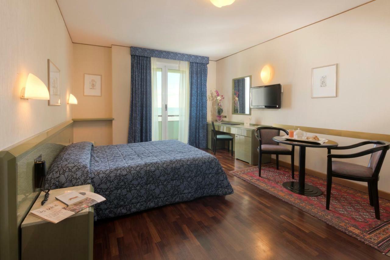 Hotel Royal Фермо Экстерьер фото