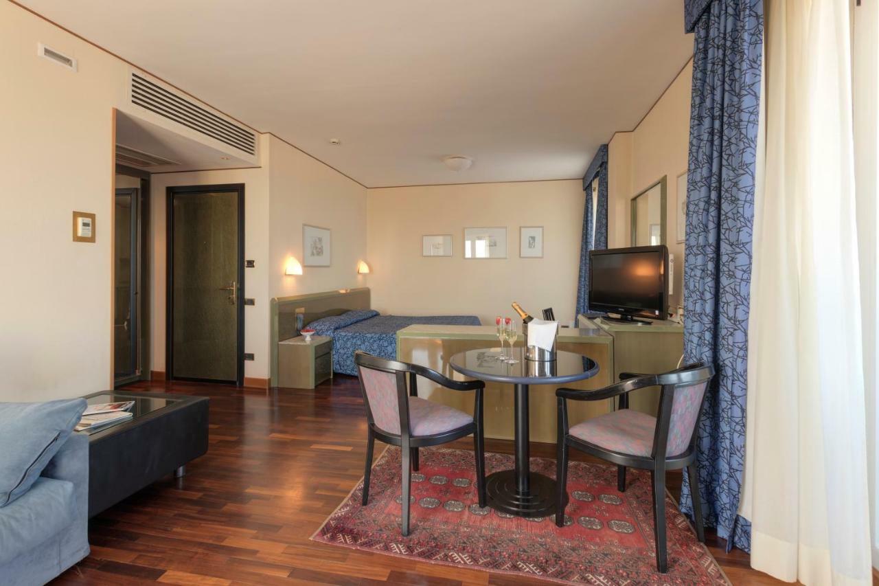 Hotel Royal Фермо Экстерьер фото
