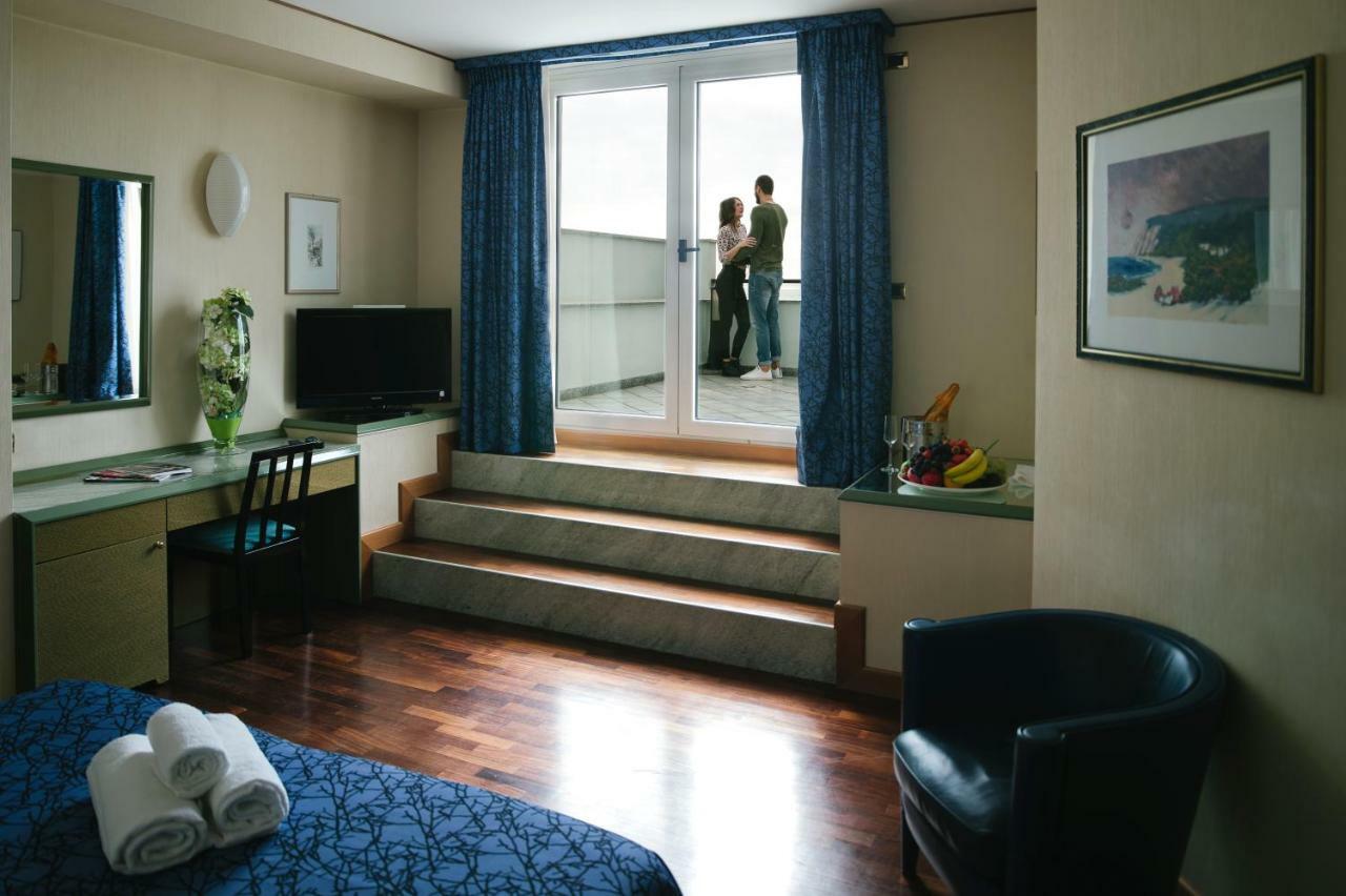 Hotel Royal Фермо Экстерьер фото
