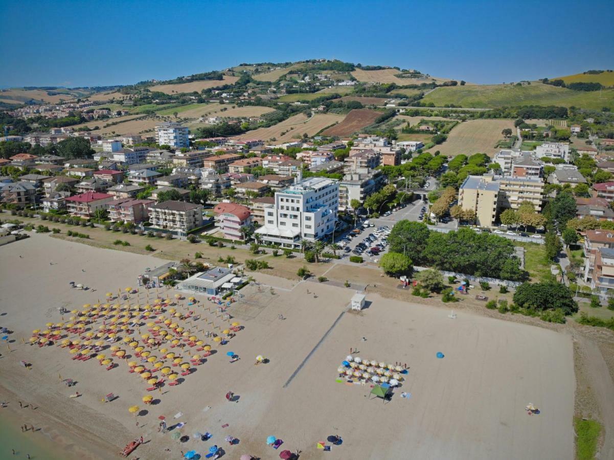 Hotel Royal Фермо Экстерьер фото