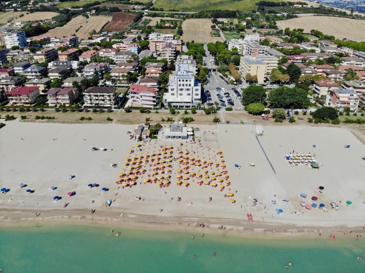 Hotel Royal Фермо Экстерьер фото