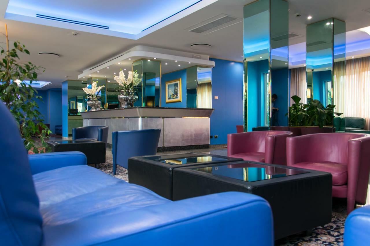 Hotel Royal Фермо Экстерьер фото