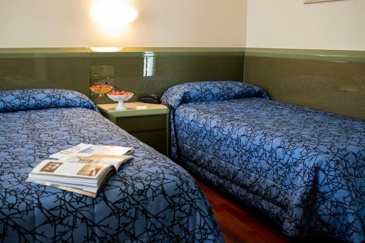 Hotel Royal Фермо Экстерьер фото