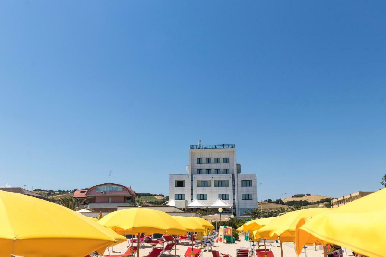 Hotel Royal Фермо Экстерьер фото
