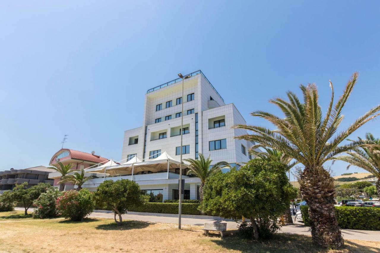 Hotel Royal Фермо Экстерьер фото